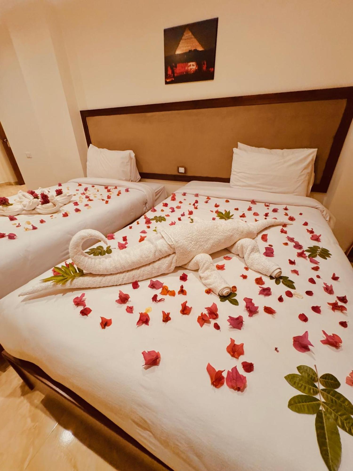 Flower Pyramids Inn Kafret el-Gabal Extérieur photo